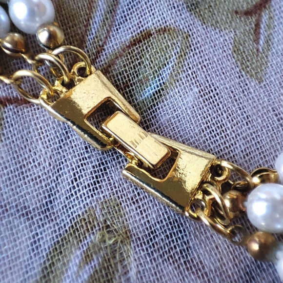 Three 3 Strand Faux Pearl Gold Tone Collar Bib Necklace Clear Rhinestones EUC - Picture 7 of 12